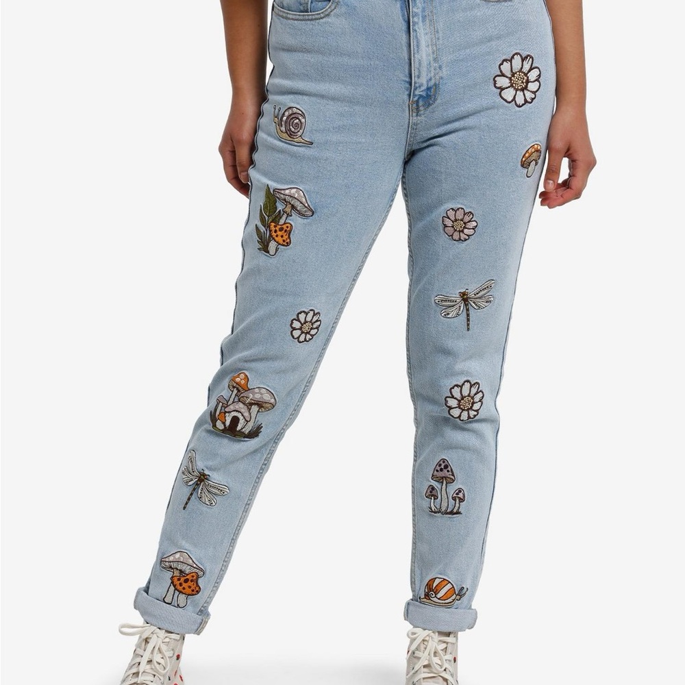 Light Indigo Mushroom & Flower Embroidered Mom Jeans